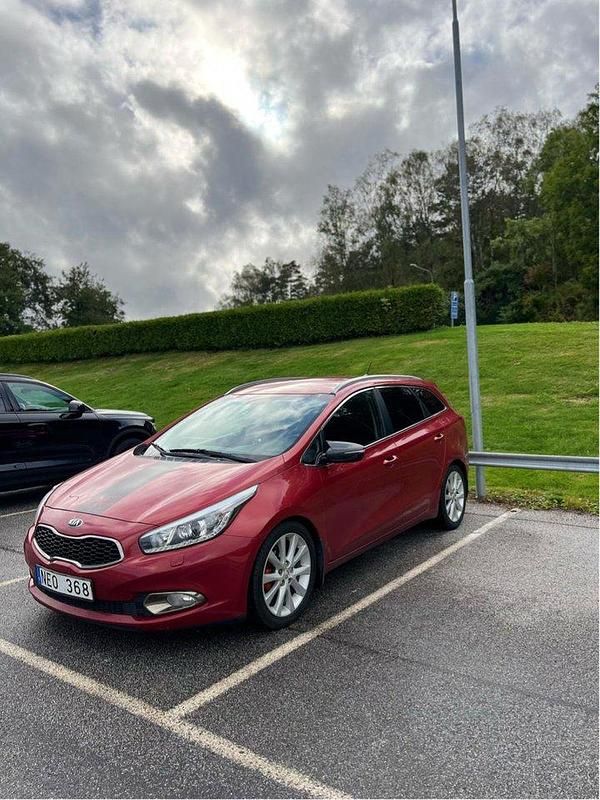 Röd Begagnad 2014 Kia Ceed Sportswagon Kombi | 69 999 kr (Marknadspris) - Bild 1/4