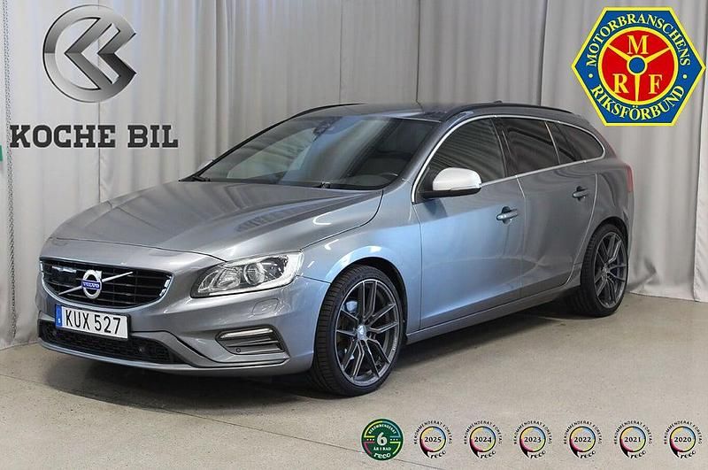Grå Begagnad 2017 Volvo V60 R-Design Kombi | 167 900 kr (Lite dyr) - Bild 1/3