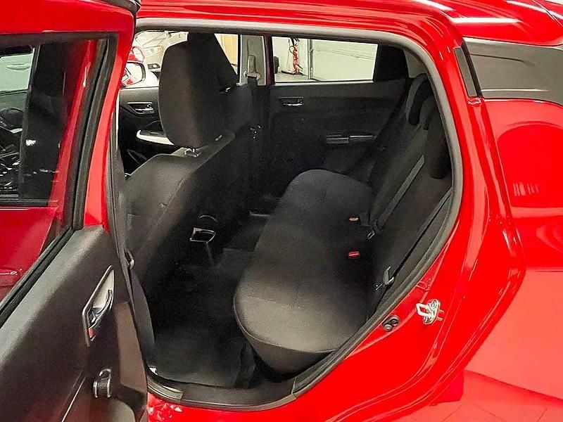 Begagnad Suzuki Swift 2023 Röd