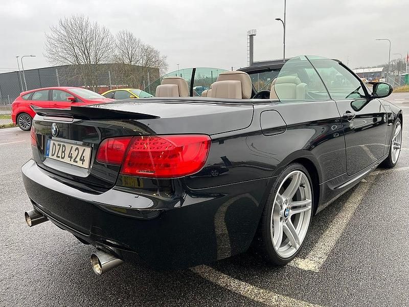 Begagnad BMW 330 Cabriolet Comfort Edition 245 HK (180 kW) 2010 Svart Cab