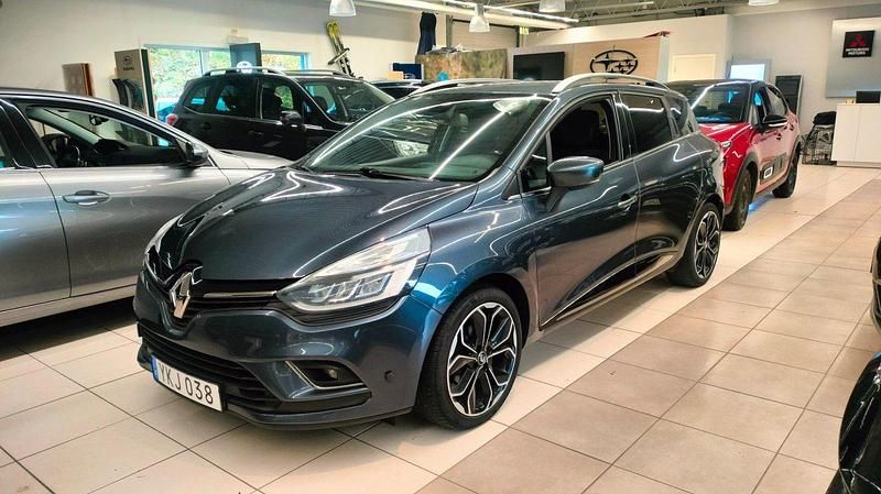 Grå Begagnad 2017 Renault Clio GrandTour Intens Kombi | 89 500 kr (Marknadspris) - Bild 1/4