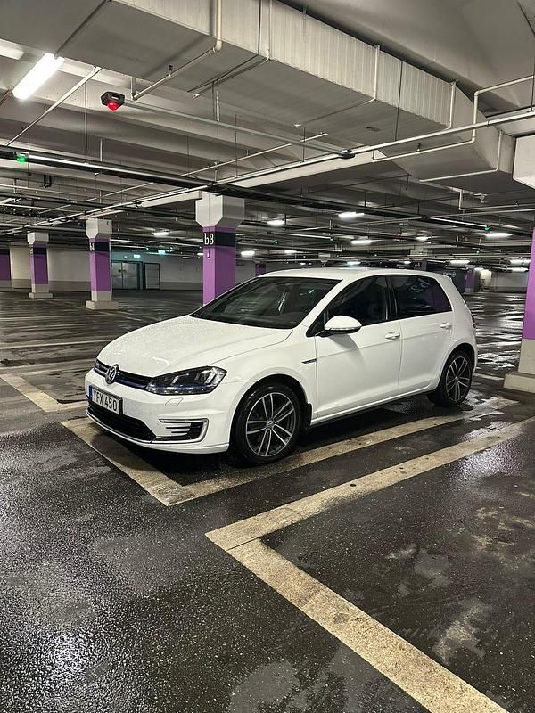 Begagnad VW Golf VII GTE 204 HK (150 kW) 2017