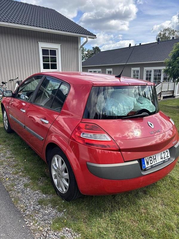 Röd Begagnad 2006 Renault Mégane II Halvkombi | 20 000 kr (Marknadspris) - Bild 1/4