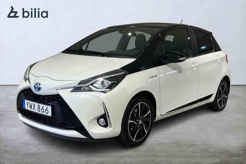 Vit Begagnad 2017 Toyota Yaris Hybrid Halvkombi | 155 000 kr (Bra pris) - Bild 1/1