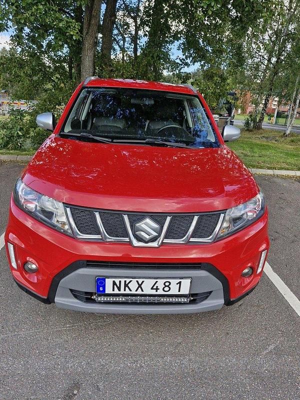 Röd Begagnad 2017 Suzuki Vitara SUV | 149 900 kr (Bra pris) - Bild 1/4