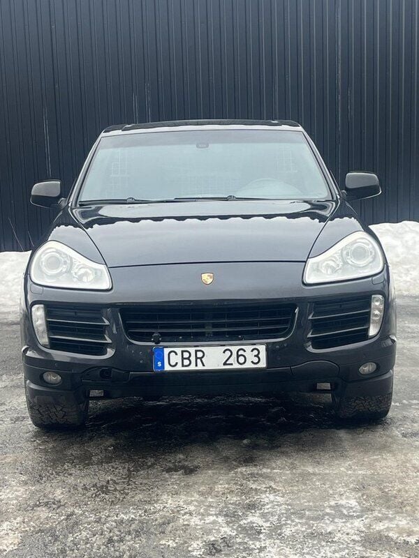 Svart Begagnad 2010 Porsche Cayenne SUV | 90 000 kr (Marknadspris) - Bild 1/4