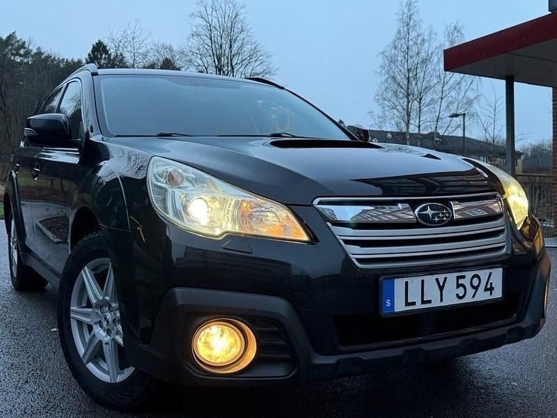 Svart Begagnad 2013 Subaru Outback Kombi | 49 900 kr (Marknadspris) - Bild 1/4