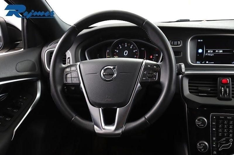 Begagnad Volvo V40 Business Edition 122 HK (89 kW) 2016 Svart Kombi