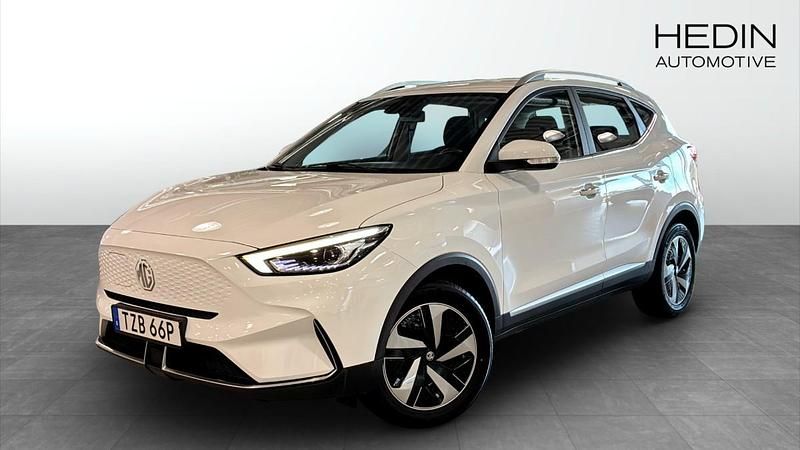 Vit (white) Begagnad 2022 MG ZS Comfort Sedan | 234 900 kr (Superpris) - Bild 1/4