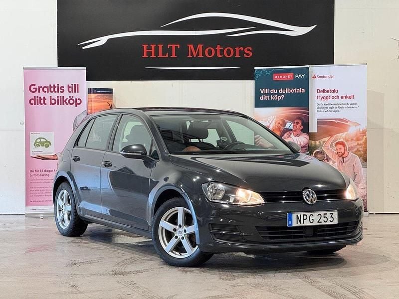 Mörkgrå Begagnad 2014 VW Golf VII Halvkombi | 107 900 kr (Marknadspris) - Bild 1/4