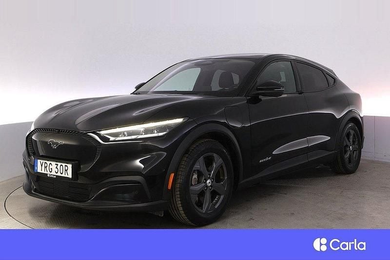 Svart Begagnad 2021 Ford Mustang Mach-E Standard Range SUV | 314 900 kr (Marknadspris) - Bild 1/4