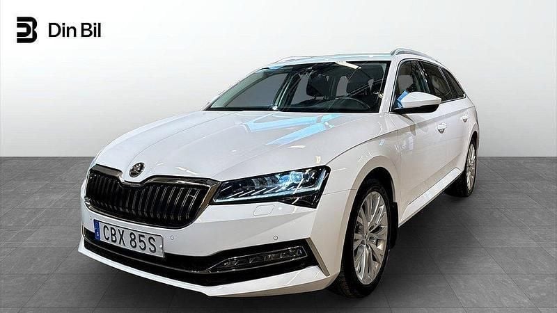 Vit Begagnad 2021 Skoda Superb Style Kombi | 289 900 kr (Superpris) - Bild 1/4