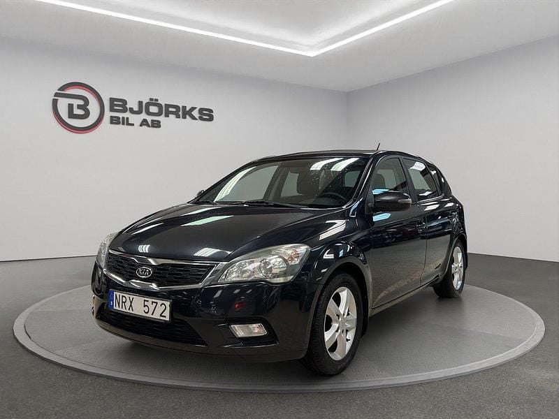 Svart Begagnad 2009 Kia Ceed EX Halvkombi | 48 500 kr (Marknadspris) - Bild 1/4