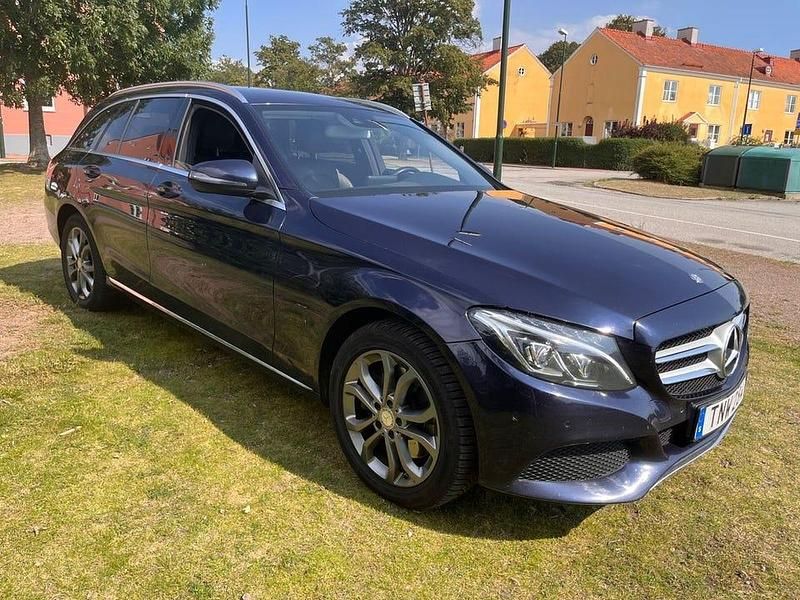 Begagnad Mercedes C250 Avantgarde 204 HK (150 kW) 2015 Mörkblå Kombi