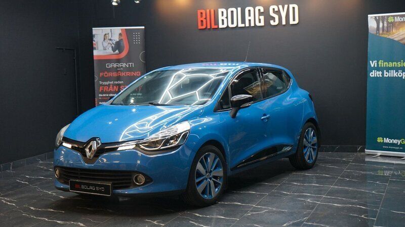 Blå Begagnad 2012 Renault Clio IV Dynamique Halvkombi | 79 900 kr (Lite dyr) - Bild 1/4