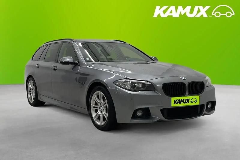 Silver/grå Begagnad 2016 BMW 520 M Sport Kombi | 184 700 kr (Lite dyr) - Bild 1/4
