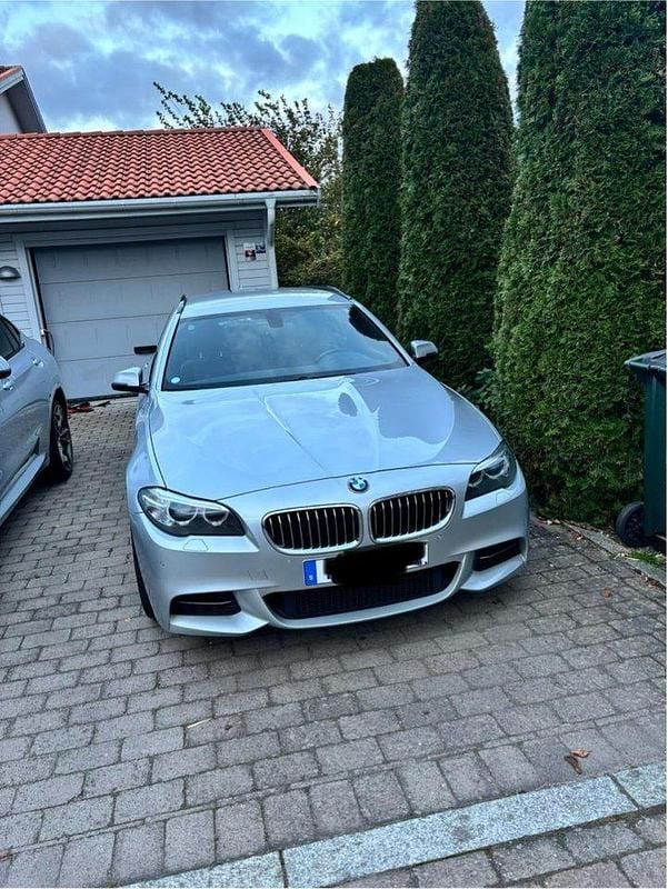 Silver Begagnad 2015 BMW 530 M Sport Kombi | 209 000 kr (Marknadspris) - Bild 1/4