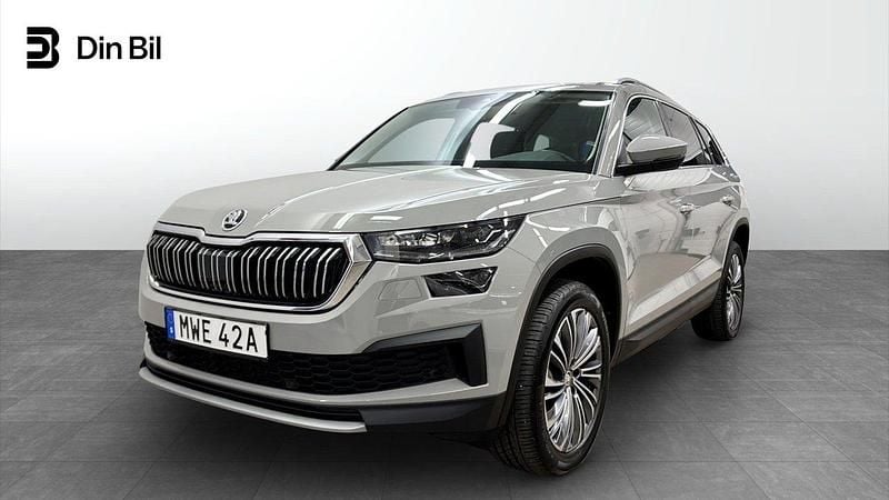 Grå Begagnad 2022 Skoda Kodiaq Style SUV | 379 900 kr (Marknadspris) - Bild 1/4