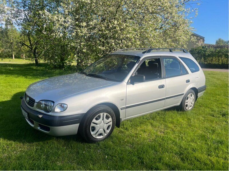 Grå Begagnad 2000 Toyota Corolla Kombi | 37 000 kr - Bild 1/4
