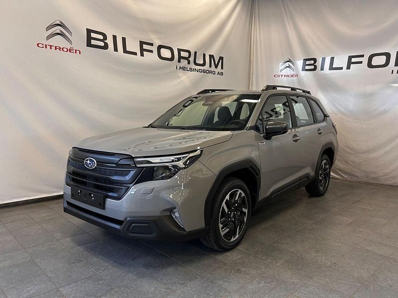 Grå (river rock pearl) Ny 2024 Subaru Forester SUV | 408 400 kr (Marknadspris) - Bild 1/4
