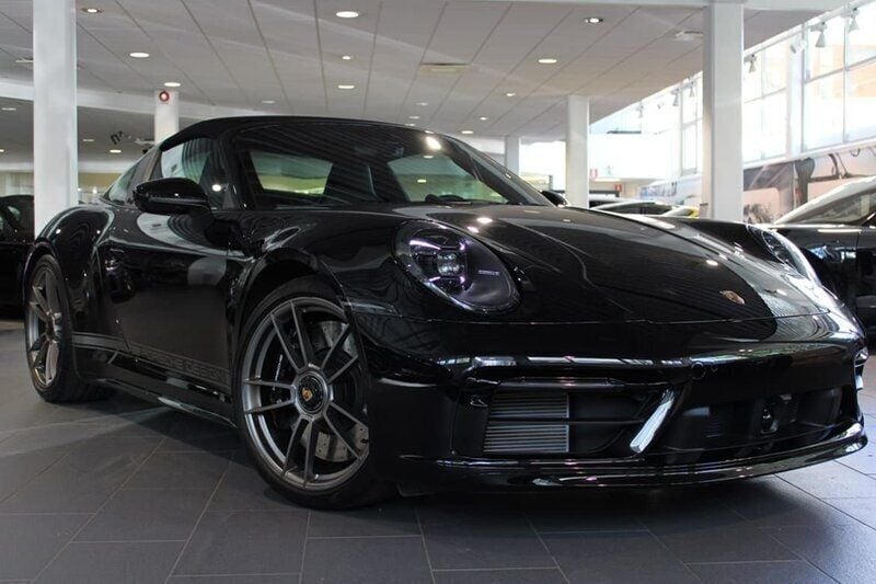 Svart Begagnad 2023 Porsche 911 Edition Cab | 2 445 000 kr - Bild 1/4