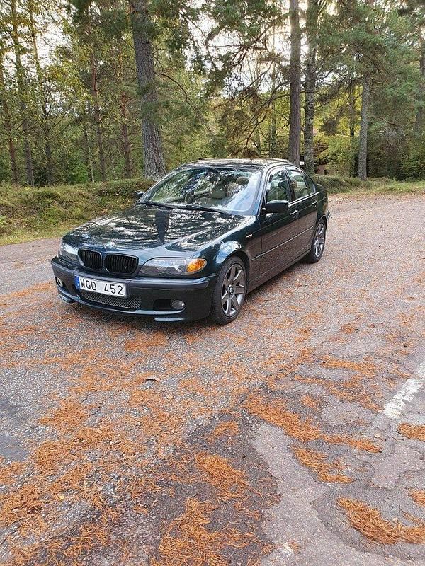 Grön Begagnad 2005 BMW 320 M Sport Sedan | 39 000 kr (Marknadspris) - Bild 1/4