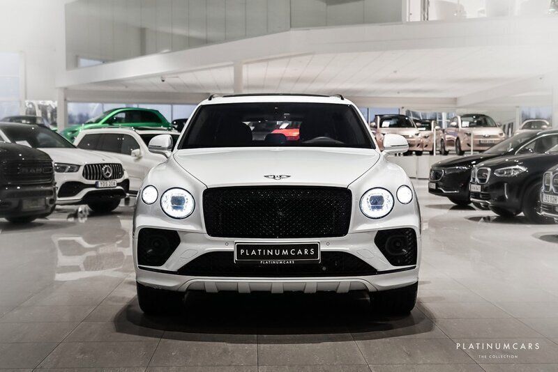 Begagnad Bentley Bentayga Mulliner 550 HK (404 kW) 2020 Vit SUV
