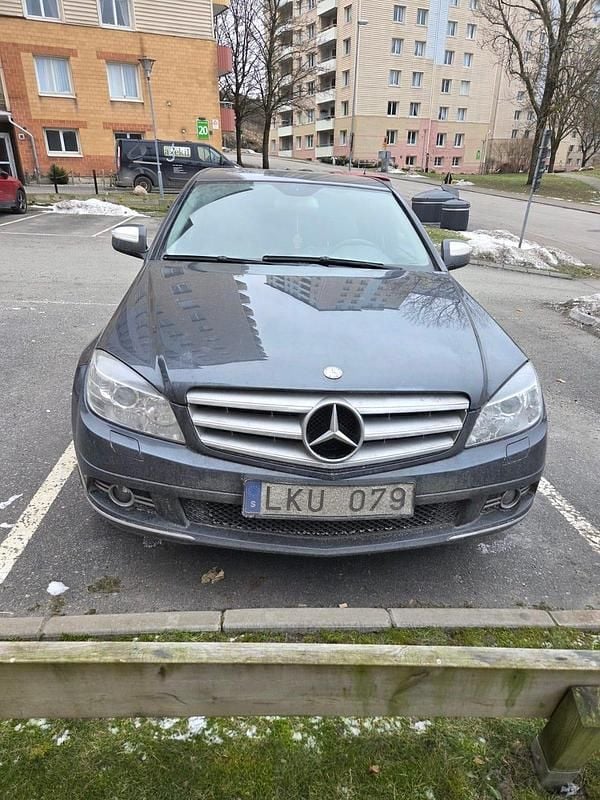 Begagnad 2008 Mercedes C200 | 50 000 kr (Marknadspris) - Bild 1/4