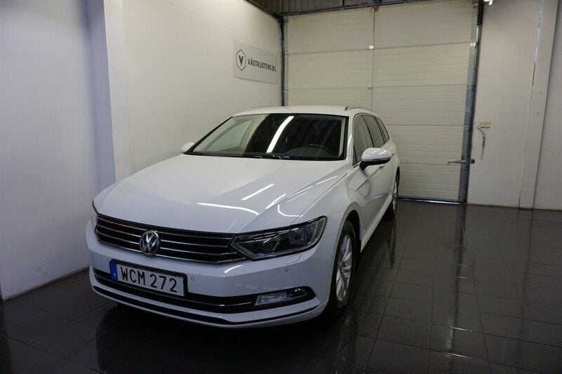 Vit Begagnad 2017 VW Passat Kombi | 179 900 kr (Bra pris) - Bild 1/4