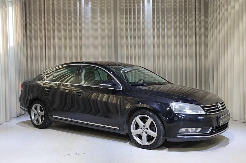 Svart Begagnad 2011 VW Passat GT Sedan | 59 900 kr (Marknadspris) - Bild 1/4