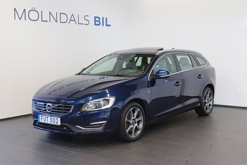 Blå Begagnad 2015 Volvo V60 Momentum Kombi | 114 900 kr (Marknadspris) - Bild 1/4