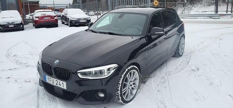 Svart Begagnad 2016 BMW 120 M Sport Halvkombi | 179 900 kr (Marknadspris) - Bild 1/4
