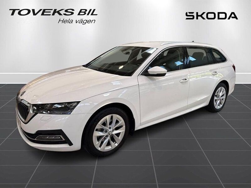 Vit (candy white) Begagnad 2024 Skoda Octavia Kombi | 279 900 kr (Bra pris) - Bild 1/4