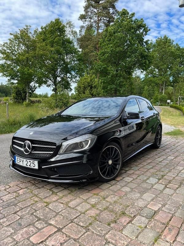 Begagnad 2015 Mercedes A180 Halvkombi | 135 000 kr (Marknadspris) - Bild 1/4