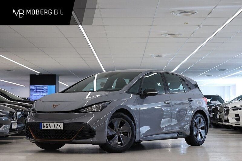Ljusgrå Begagnad 2023 Cupra Born Halvkombi | 269 900 kr (Marknadspris) - Bild 1/3