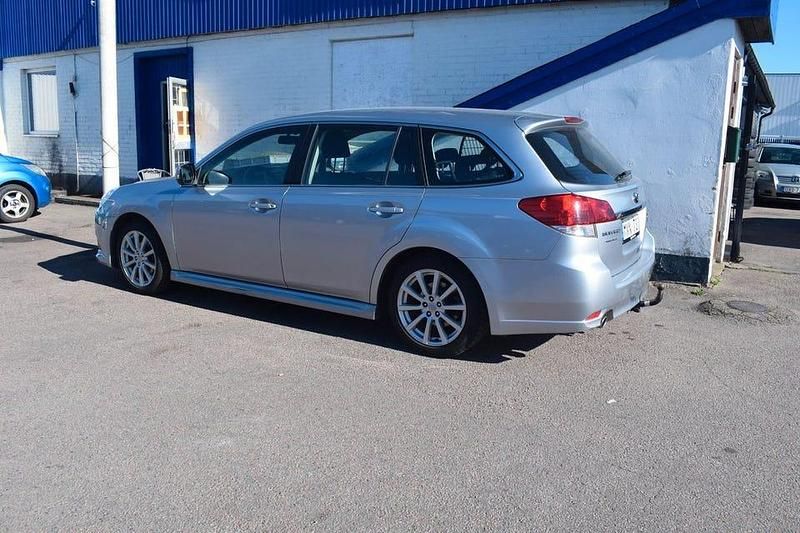 Begagnad Subaru Legacy 173 HK (127 kW) 2012 Silver Kombi