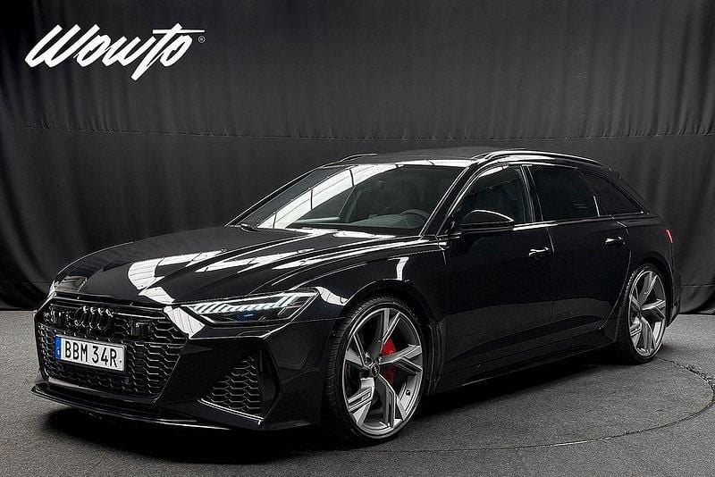 Svart (sebringsvart kristalleffek) Begagnad 2020 Audi RS6 Design Kombi | 1 099 800 kr (Marknadspris) - Bild 1/3