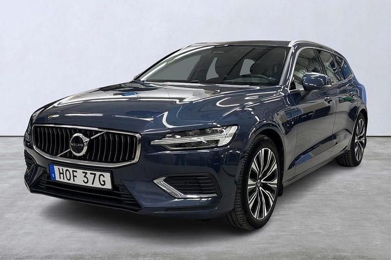 Blå Begagnad 2023 Volvo V60 Core Kombi | 369 900 kr (Marknadspris) - Bild 1/4