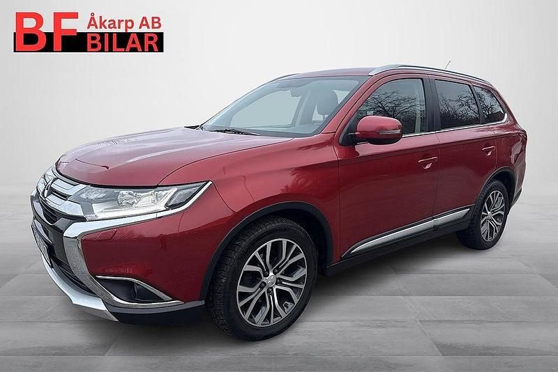 Röd Begagnad 2015 Mitsubishi Outlander SUV | 184 500 kr (Marknadspris) - Bild 1/4