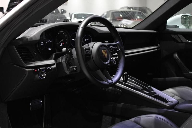 Begagnad Porsche 911 Carrera S 450 HK (330 kW) 2020 Carrara white metallic Sportkupé