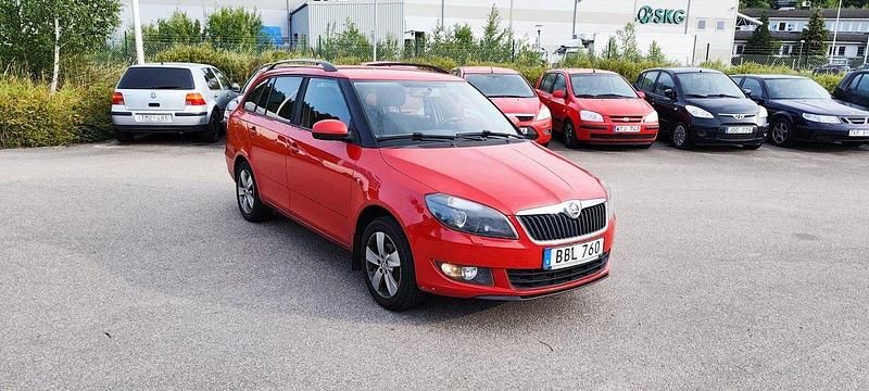 Röd Begagnad 2015 Skoda Fabia Ambiente Kombi | 39 900 kr (Bra pris) - Bild 1/4