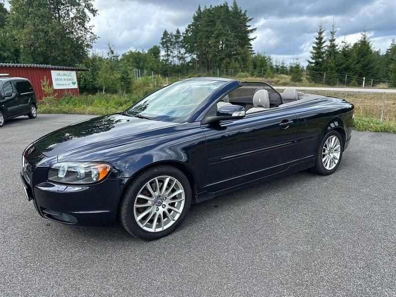 Mörkblå (blå) Begagnad 2008 Volvo C70 Summum Cab | 94 900 kr (Bra pris) - Bild 1/4