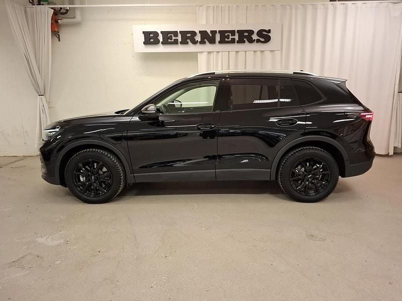 Begagnad VW Tiguan Life 207 HK (152 kW) 2024 Svart SUV