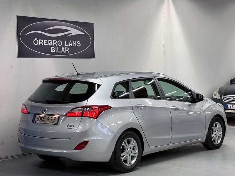 Begagnad Hyundai i30 110 HK (80 kW) 2014 Silver Kombi