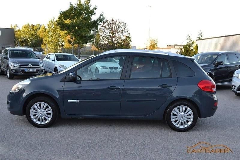 Begagnad Renault Clio IV 75 HK (55 kW) 2013 Blå Kombi