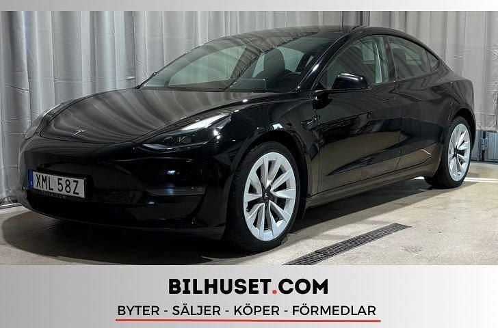 Svart Begagnad 2022 Tesla Model 3 Long Range AWD Sedan | 369 000 kr (Lite dyr) - Bild 1/4