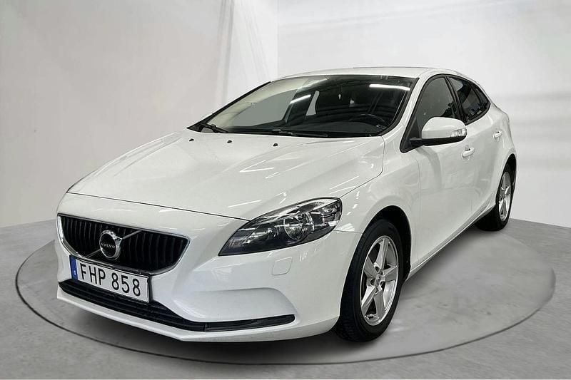 Vit Begagnad 2018 Volvo V40 Kinetic Kombi | 140 000 kr (Bra pris) - Bild 1/4