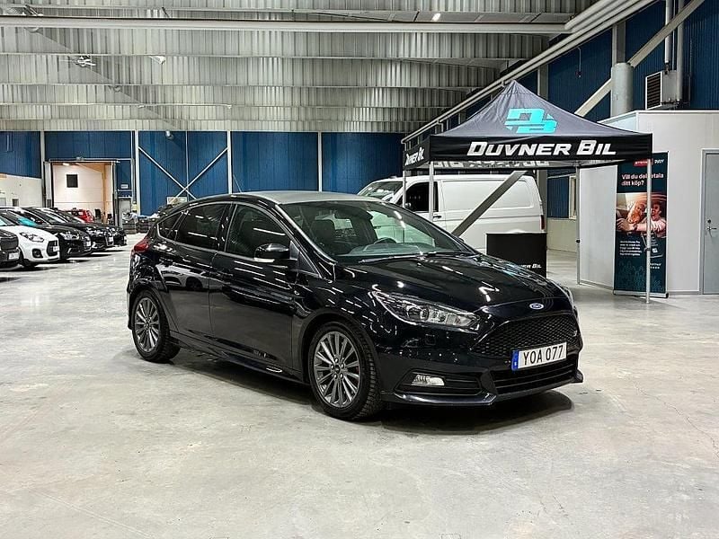 Begagnad Ford Focus ST 250 HK (183 kW) 2017 Svart Halvkombi
