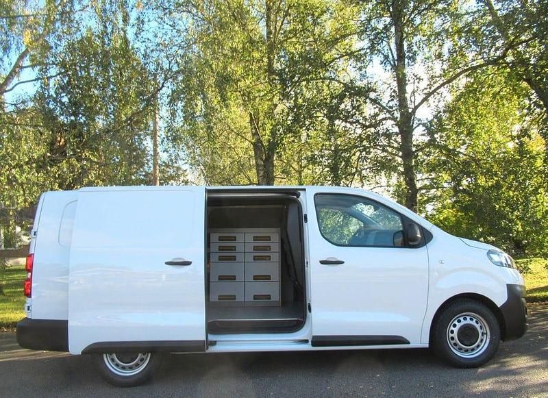 Begagnad Opel Vivaro 144 HK (105 kW) 2023 Vit Minibuss
