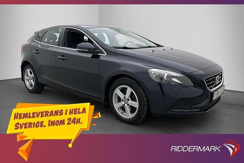Begagnad Volvo V40 Momentum 150 HK (110 kW) 2016 Mörkblå Halvkombi